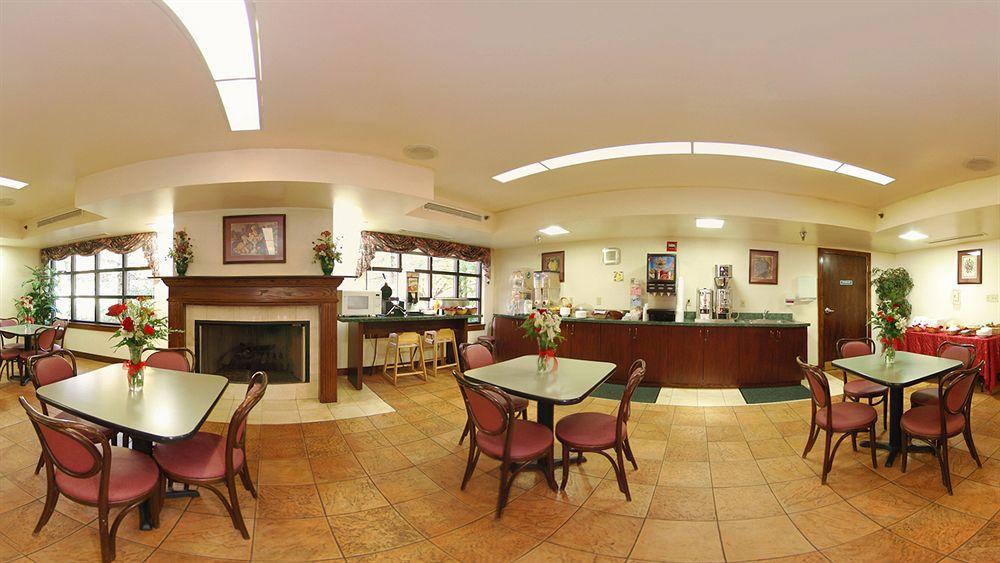 Clarion Inn & Suites Northwest Indianapolis Exterior photo