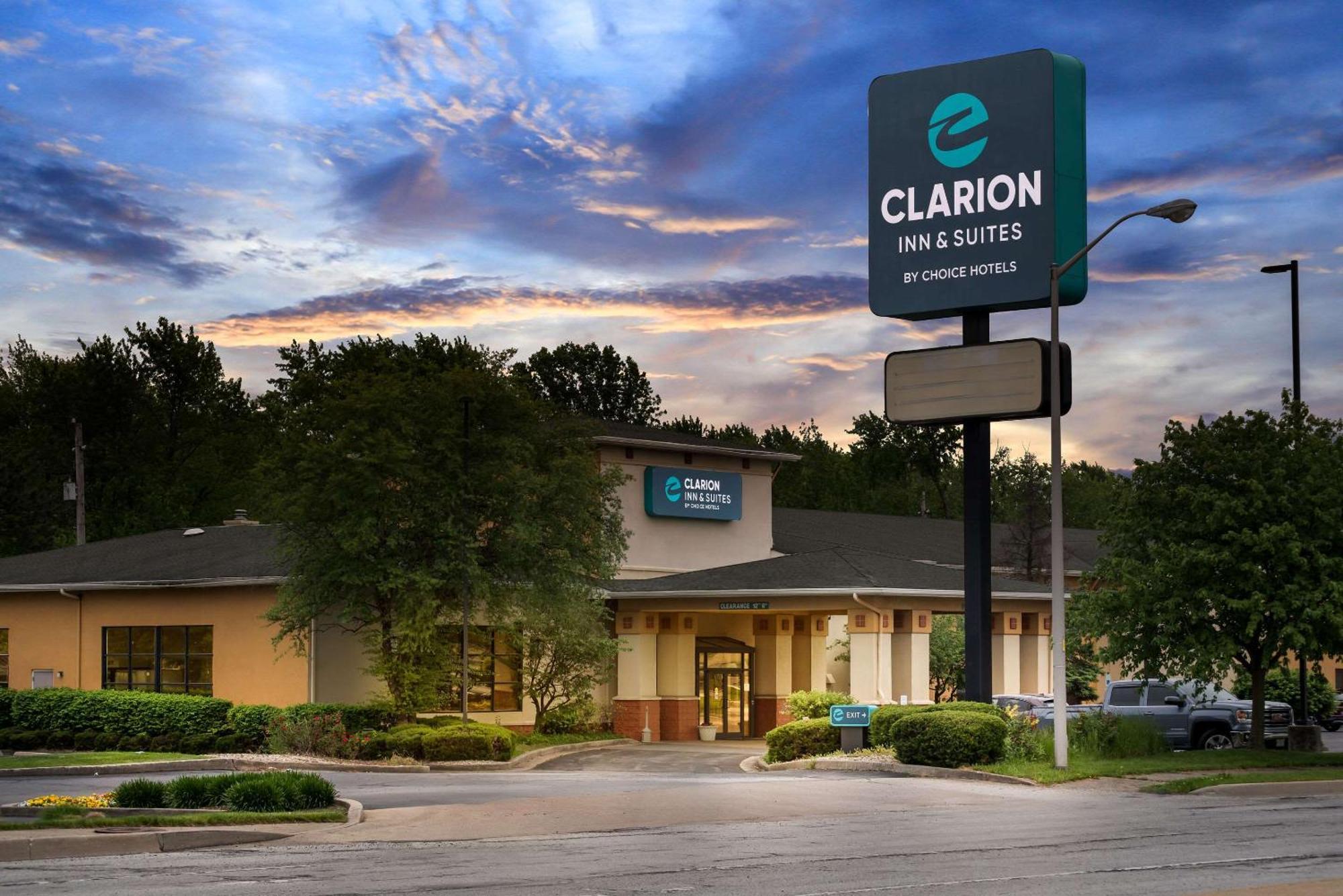 Clarion Inn & Suites Northwest Indianapolis Exterior photo