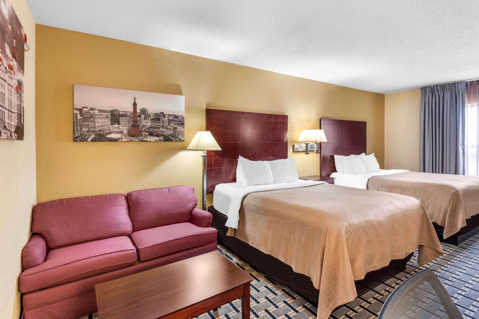 Clarion Inn & Suites Northwest Indianapolis Exterior photo