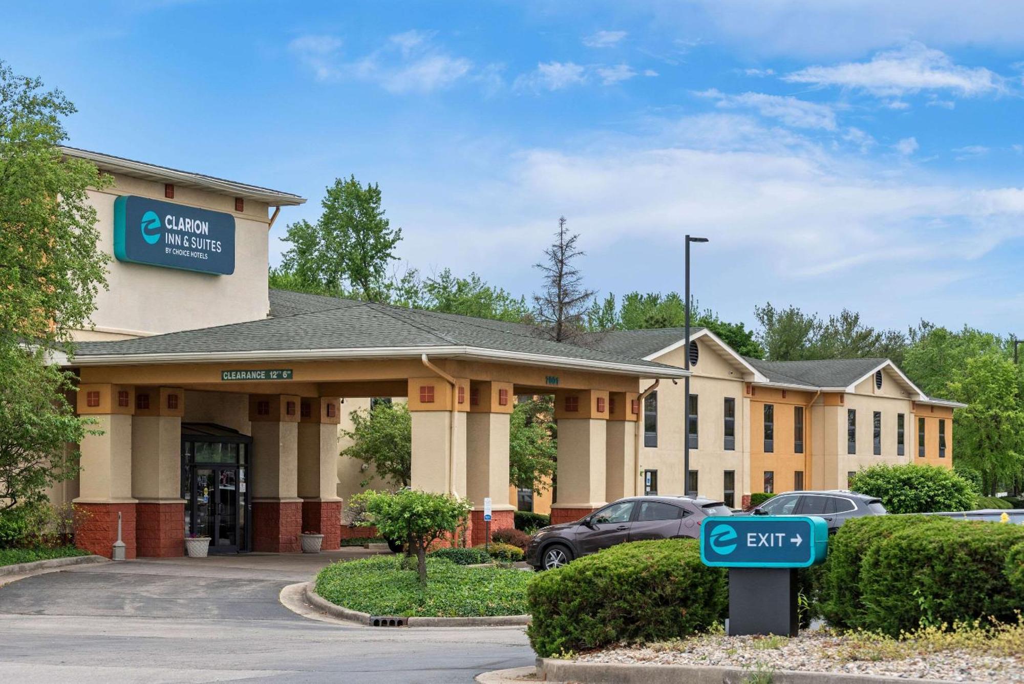 Clarion Inn & Suites Northwest Indianapolis Exterior photo