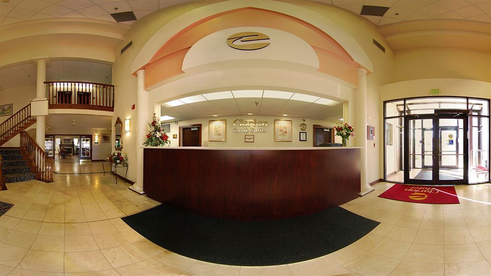 Clarion Inn & Suites Northwest Indianapolis Exterior photo