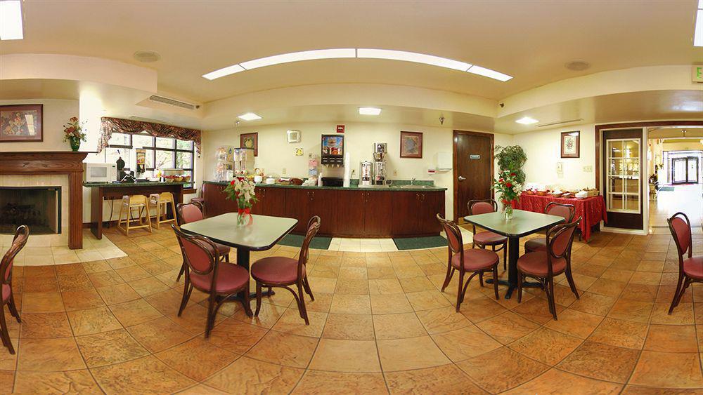 Clarion Inn & Suites Northwest Indianapolis Exterior photo